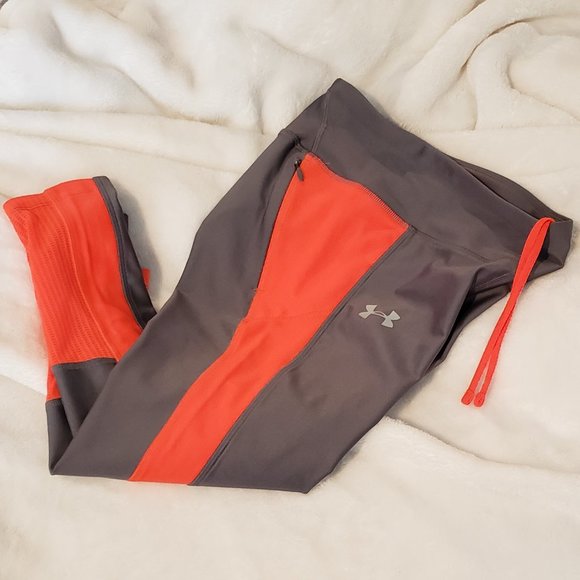 Under Armour Pants - Under Armour Cropped Compression Leggings w/Pocket